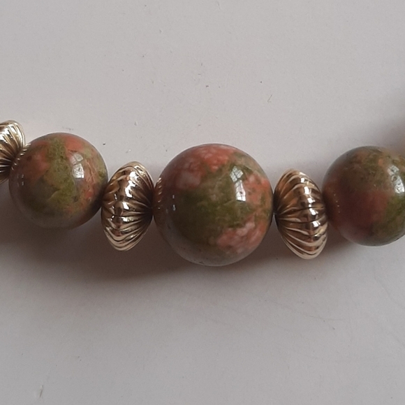Unakite Jasper Tumbled Crystal Round  Beaded Bracelet - Picture 5 of 8